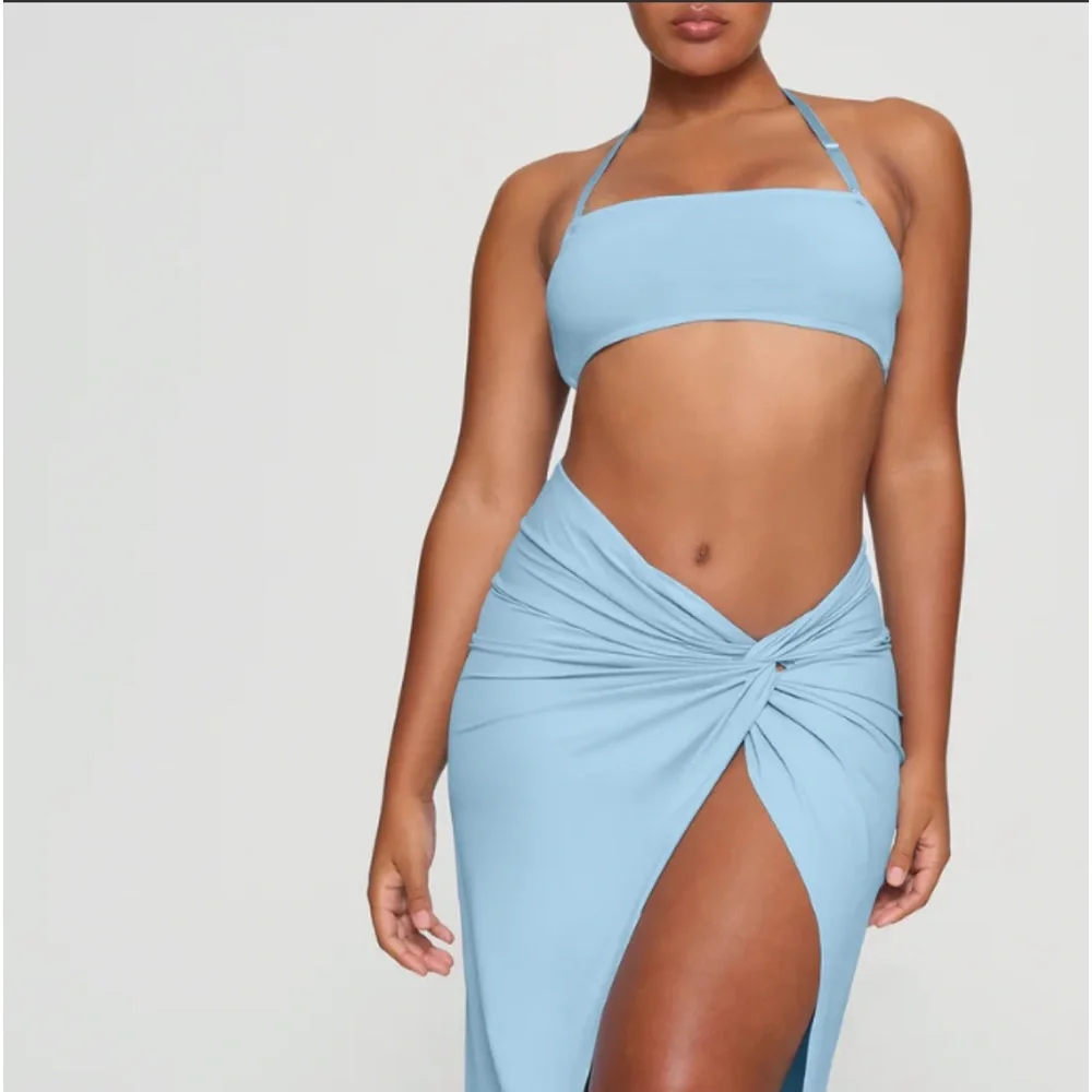 🩵SKIMS SWIM STRAPLESS BANDEAU BIKINI TOP IN IRIS BLUE S